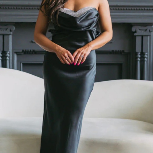 Black tie wedding guest dress - Picture 1 of 3